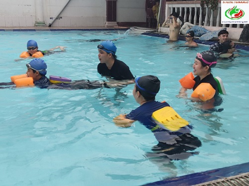  Hình ảnh học bơi kèm nhóm cho người lớn dành riêng cho nữ ở TPHCM